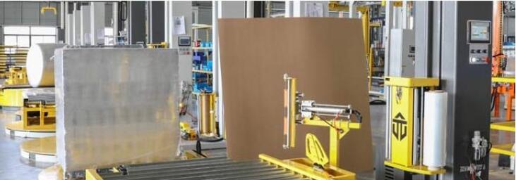 Pallet wrapping machine